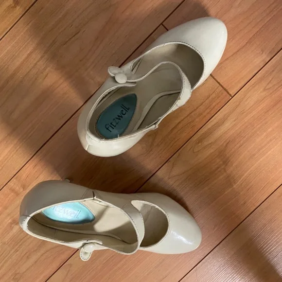 Retro Heels - Picture 3 of 4